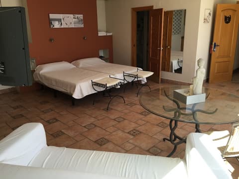 Aqua 2 on Seven Mile Beach