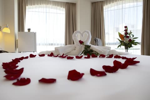 Sol Plaza Hotel, Room service - dining