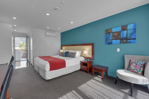 DeLorenzo's Studio Apartments