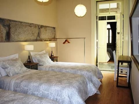 Pedra Ibérica, Room