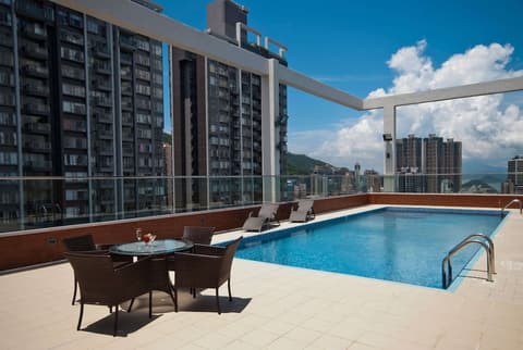 Ramada Hong Kong Harbour View, Pool