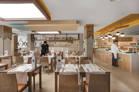 Hotel Riu Festival, Restaurant
