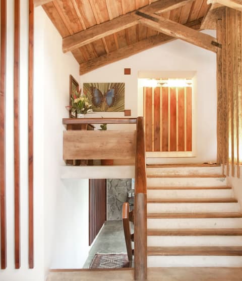 Poas Volcano Lodge, Interior entrance