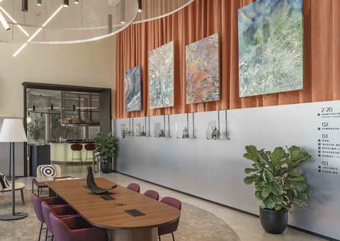 Pullman Santiago Vitacura, Lobby sitting area