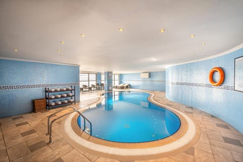 Central Hotel Doha, Indoor pool