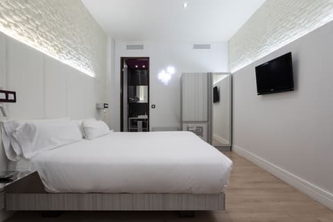 Petit Palace Lealtad Plaza