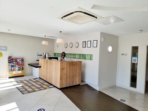 Axiom Park Hotel, Lobby