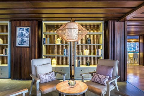 Pullman Phuket Arcadia Naithon Beach, Lobby sitting area