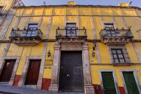 La Casona de Don Lucas, Front of property