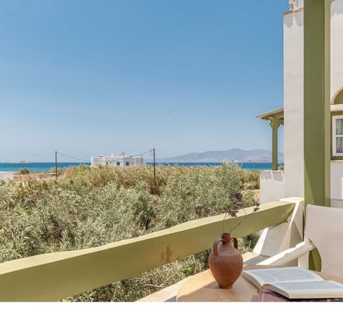 Studios Vrettos Beachfront Hotel