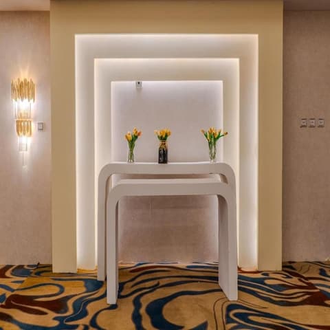 Sunday Hotel Kingdom Towers Formerly Warwick Al Dabab Hotel