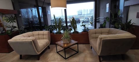 Sky High Hotel, Reception