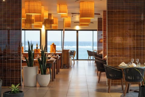 Constance Tekoma. Rodrigues, Restaurant