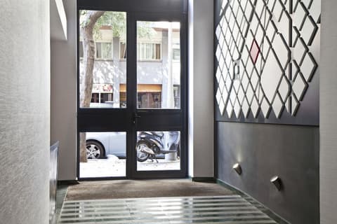 AinB Sagrada Familia Apartments, Interior entrance