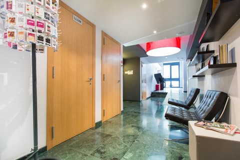 AinB Sagrada Familia Apartments, Lobby