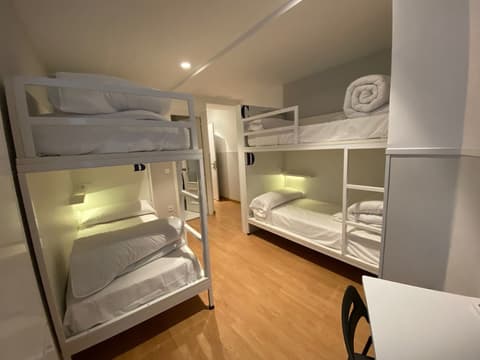 Far Home Gran Vía - Hostel