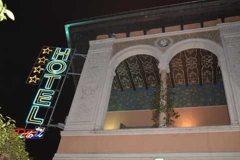 Hotel dei Pittori, Exterior