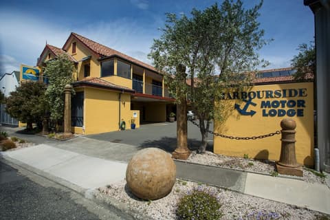 Harbourside Lodge, Property entrance