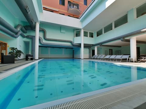 Hotel Mondial, Pool