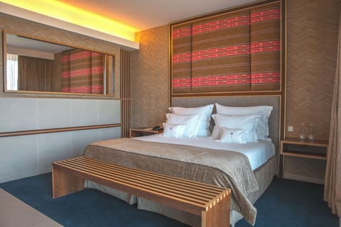 Wine & Books by the Sea, Algarve Resort, Room