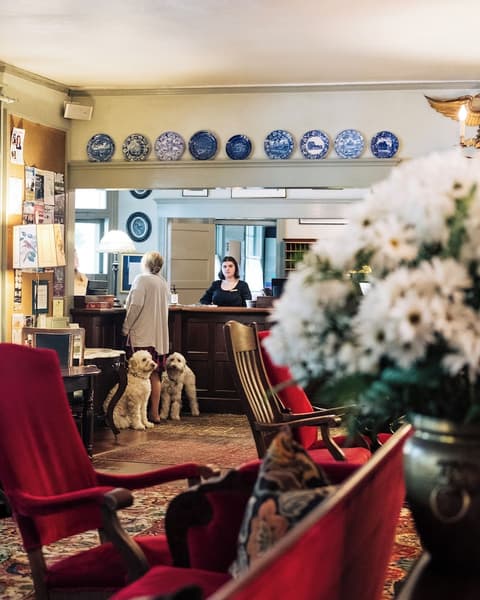 The Red Lion Inn, Lobby