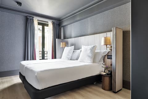 One Shot Luchana, Room