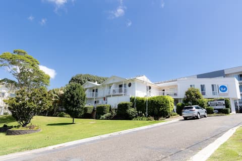 Aston Hill Motor Lodge, Front of property