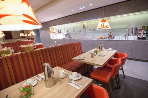 Simm’s Hotel – the cityhotel next to Metro U3, Breakfast area