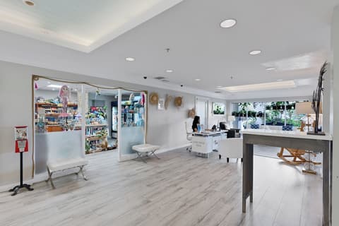 Holiday Inn Resort Grand Cayman by IHG, Lobby