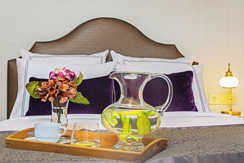 Meroddi Galata Mansion