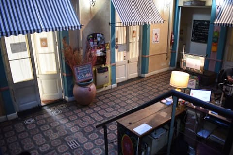 BA Stop Hotel House, Reception