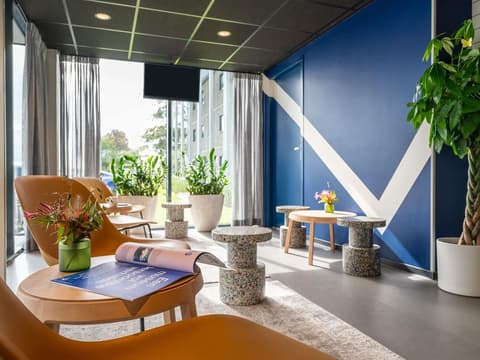 ibis budget Amsterdam Airport, Exterior