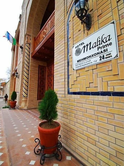 Malika Prime, Exterior