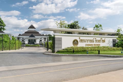 Chainarai Riverside, Front of property