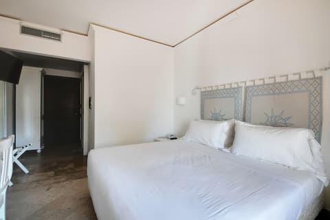 Phi Hotel Sighientu, Room