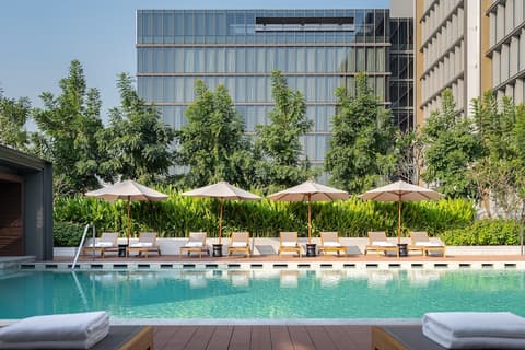 Hyatt Regency Phnom Penh, Pool