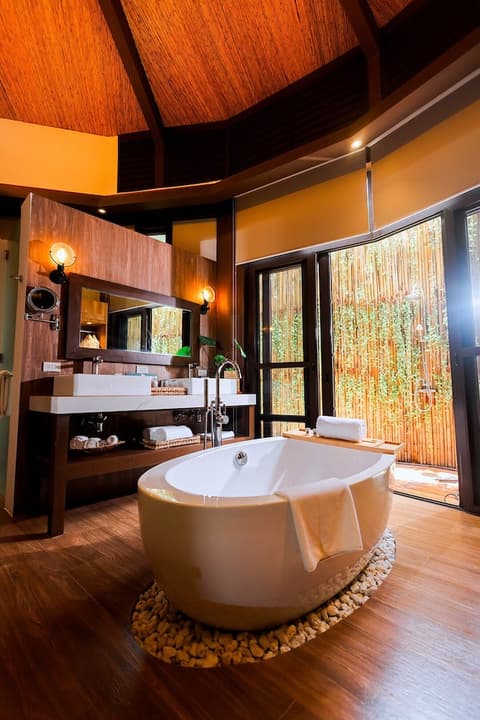 Lihim Resorts, Bathroom