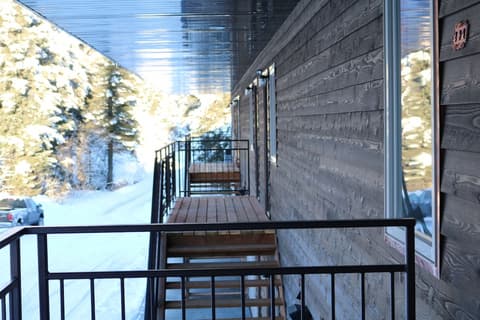 Spruce Lodge, Exterior