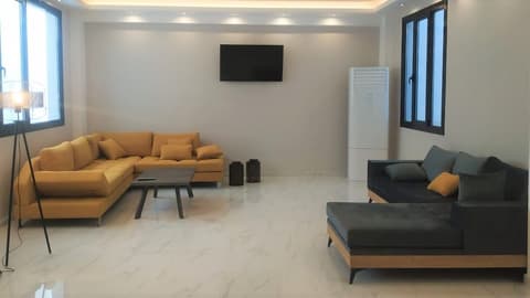 Evita Asty, Lobby lounge