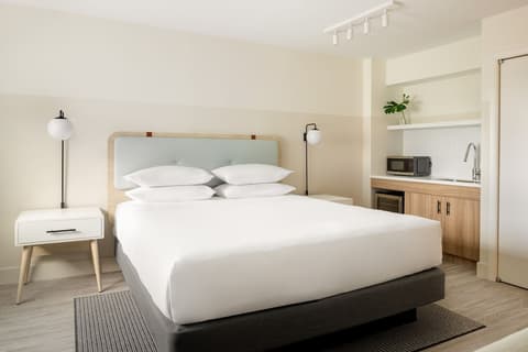 Hampton by Hilton Grand Cayman Seven Mile Beach, Room