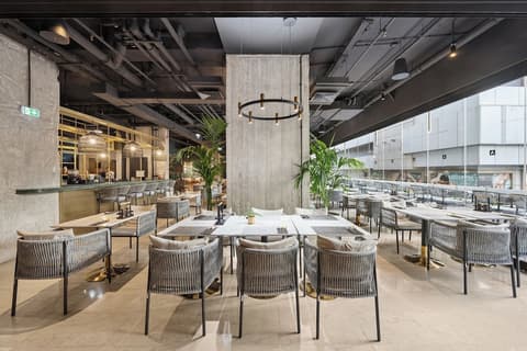 Skylark, Aluma Hotel & Resort