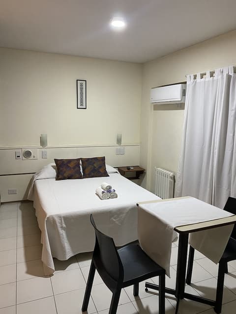 Portillo Apartments, Room