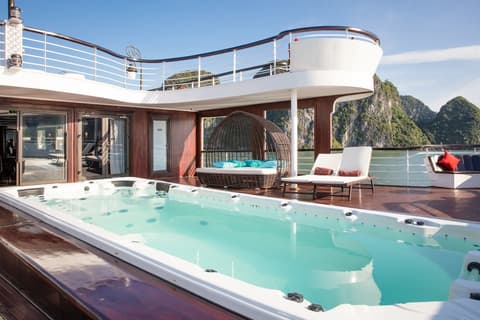 Ambassador Cruise Halong Bay, Rooftop pool