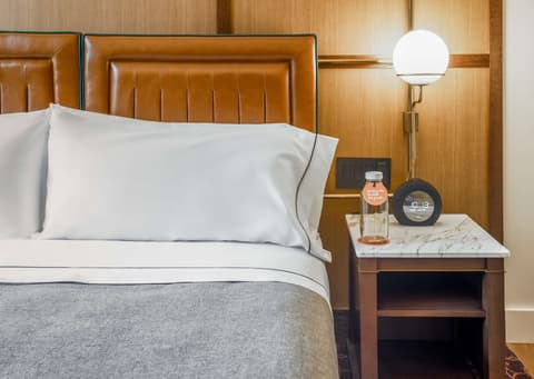 Canopy by Hilton Chicago Central Loop, Room