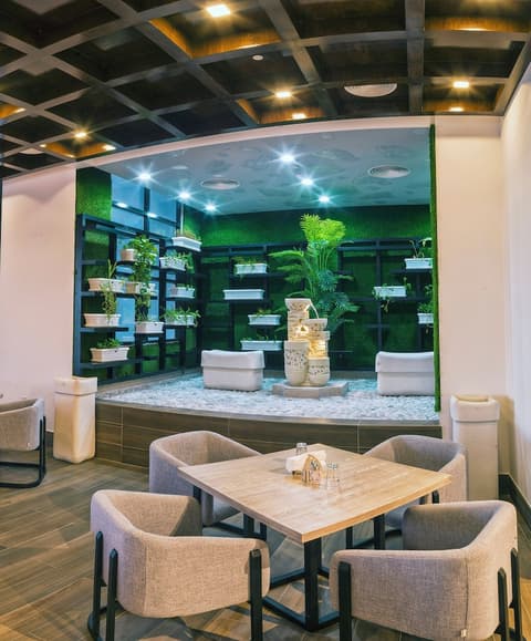 Boulevard hotel, Lobby sitting area