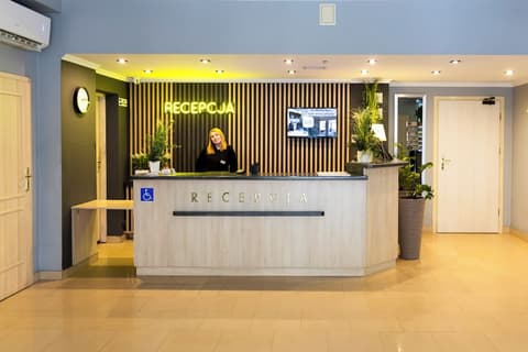 Hit Hotel, Reception