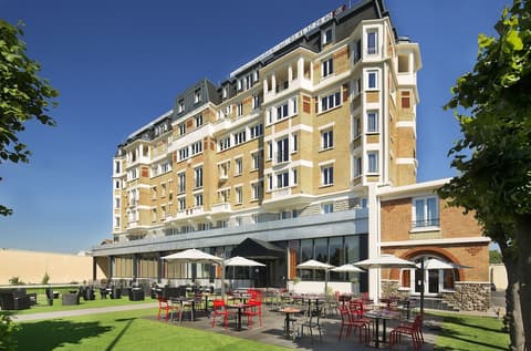 Executive Hotel Paris Gennevilliers, Front of property