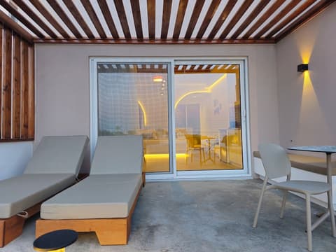 Moonlight Apartments & Suites, Terrace/patio