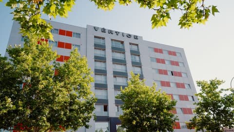 Vertice Roomspace Madrid, Front of property