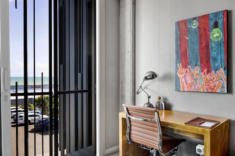 King and Queen Hotel Suites